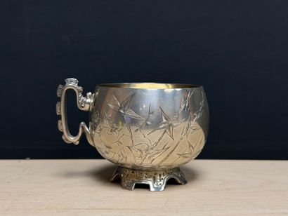 Tasse en métal argenté decor chinoisant.
H....