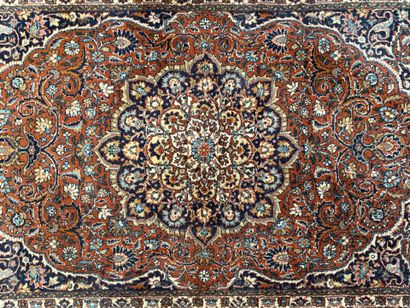 Tapis laine tissé main, marron
200 x 130...