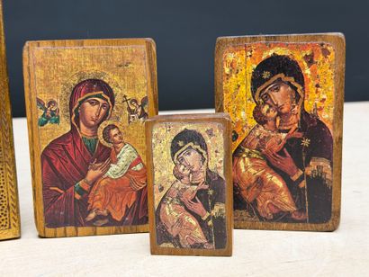 Cinq reproductions d'icônes religieuse. 
H....
