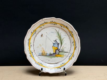 NEVERS fin XVIII°
Assiette en faïence polychrome...