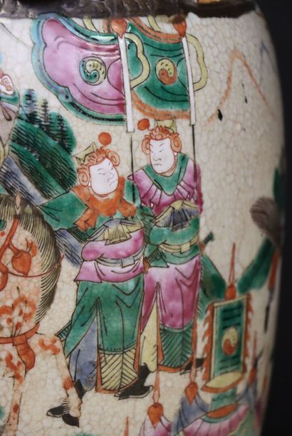 Grand vase en porcelaine de Nankin. 
H. :44...