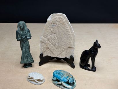 Cinq répliques d'art Égyptien antique. 
H....
