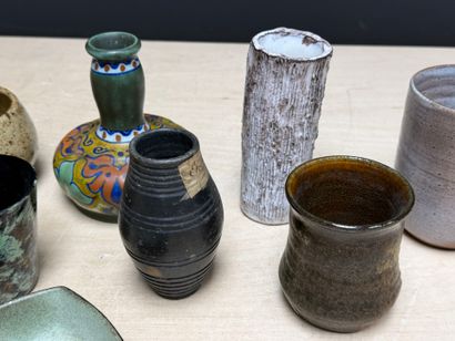 Lot de dix céramiques diverses. 
H. : de...