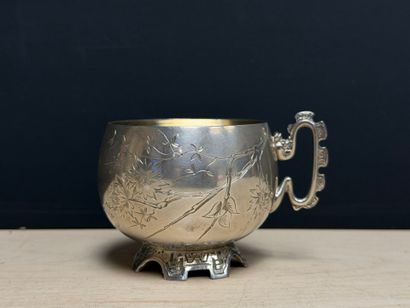 Tasse en métal argenté decor chinoisant.
H....