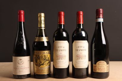 Cinq bouteilles : 1 Henri Maire, 2 Chateau...