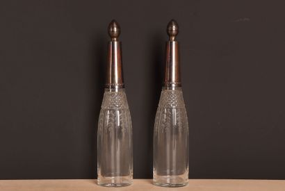 Paire de flacons en cristal, monture argent....