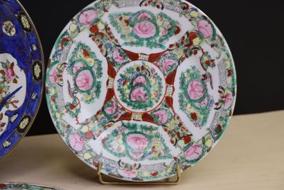 Huit assiettes en porcelaine de Chine XX°
D....
