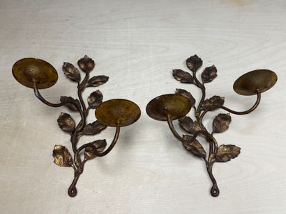 Paire d'appliques en métal doré. 
H. :37...