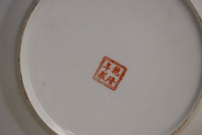 Huit assiettes en porcelaine de Chine XX°
D....