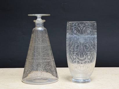 BACCARAT - 
Carafe et vase Michel-Ange gravés
H....