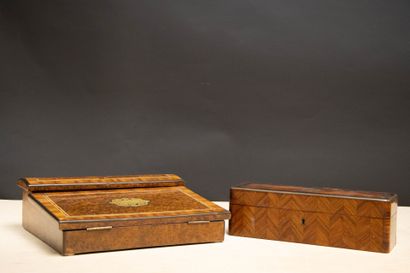 Ecritoire et boite à gants en bois de placage....