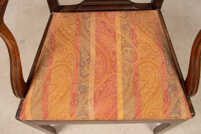 Fauteuil en acajou, style Chippendale. 
94...