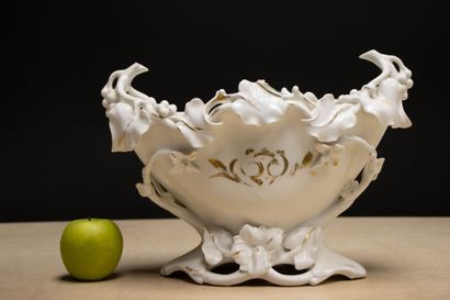 Vase de marié en porcelaine de Paris. 
29...