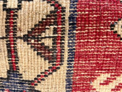 Tapis laine tissé main, marron et rouge
155...