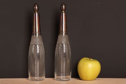 Paire de flacons en cristal, monture argent....