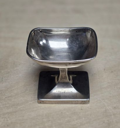 Petite coupe en argent
70 gr
H:6 x 7 x 5...