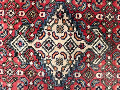 Tapis laine tissé main 
106 x 70 cm