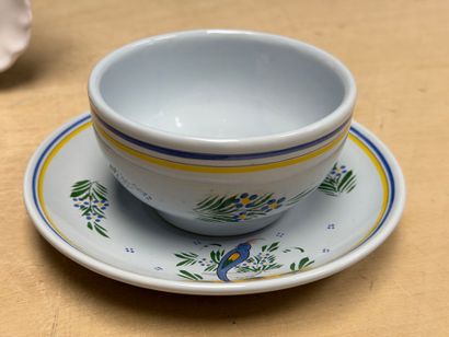 Faïencerie Henriot-Quimper. 
Encrier, plateau...