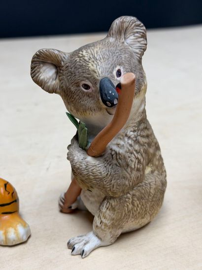Huit sujets animaliers en biscuit
H. :de...