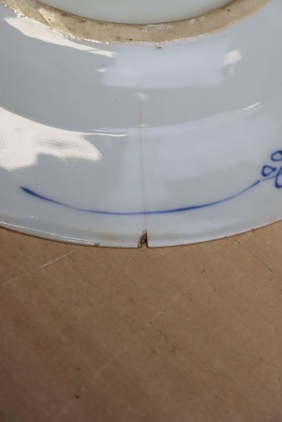Quatre assiettes en porcelaine de Chine XVIII°...