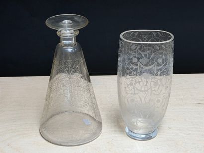 BACCARAT - 
Carafe et vase Michel-Ange gravés
H....