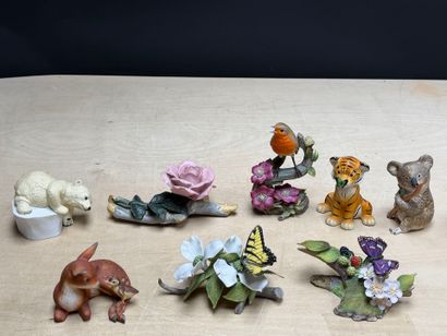 Huit sujets animaliers en biscuit
H. :de...
