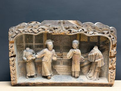 Autel en bois sculpté à haut relief de musiciennes
CHINE...