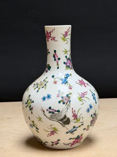 ASIE: Trois vases en porcelaine
Chine XX°
H:...