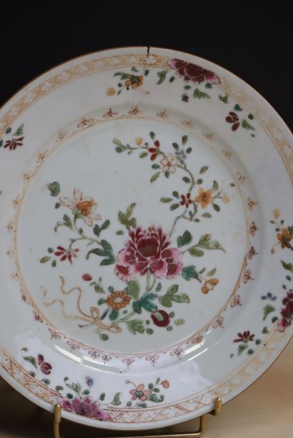 Quatre assiettes en porcelaine de Chine XVIII°...