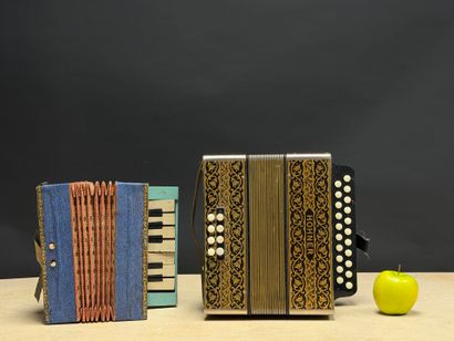Accordéon Hohner et petit accordéon jouet...