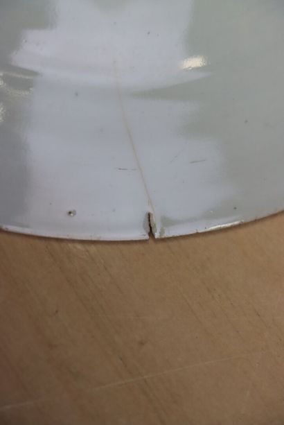 Quatre assiettes en porcelaine de Chine XVIII°...