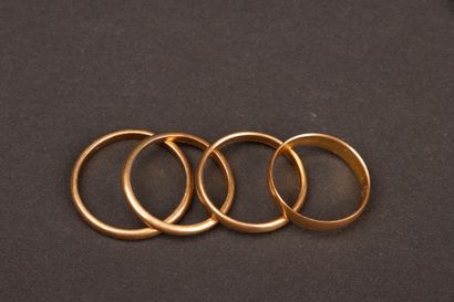 Set of four gold wedding bands 
750°/00 gold....
