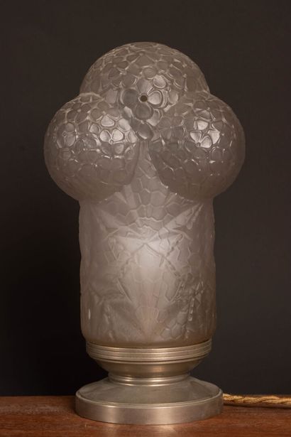Henri DIEUPART (1888–1980)
A tubular table...