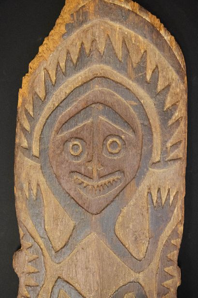 PAPUA - New Guinea 
A votive shield made...