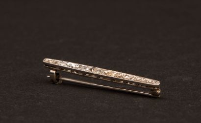 Platinum barrette set with old-cut diamonds.
950°/00...