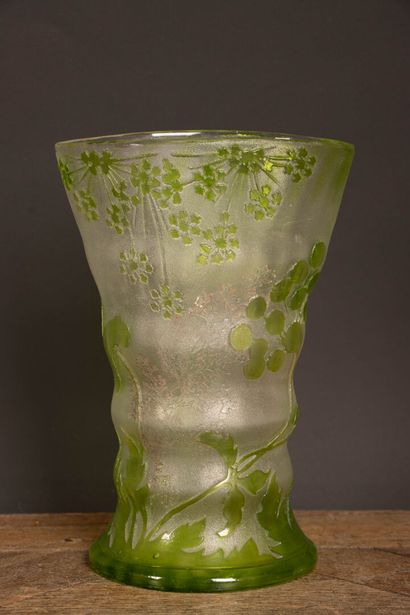 GALLÉ FACTORIES (1904–1936)
Flared-neck vase...