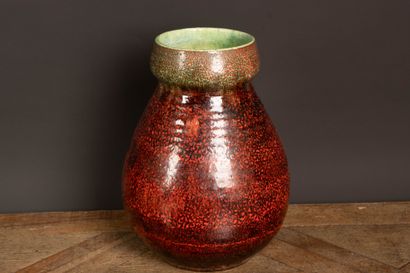 ACCOLAY
Stoneware vase with speckled red...
