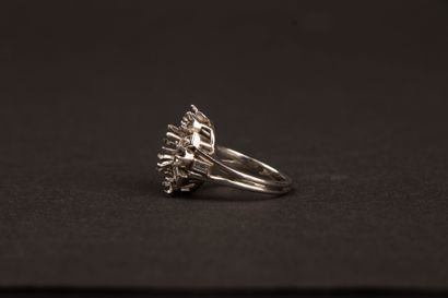Platinum ring setting set with eight baguette-cut...