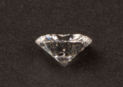 Diamond on paper, round brilliant cut.
Dimensions:...