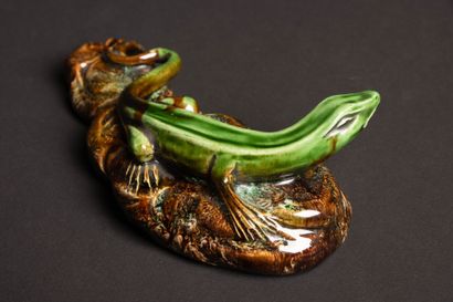 BOSCH
Sculpture of a lizard on a rock. 
H:...