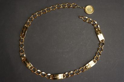 CHANEL 
Gold-tone metal chain belt interspersed...