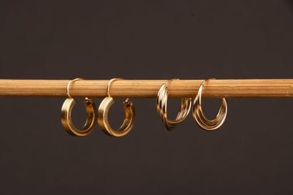 Two pairs of gold earrings.
750°/00 gold
H:...