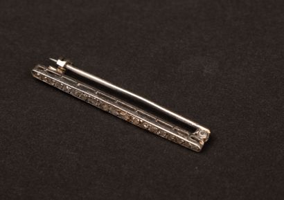 Platinum barrette set with old-cut diamonds.
950°/00...