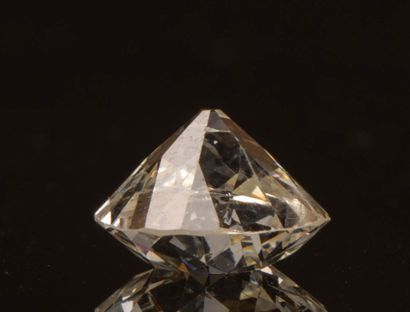 Antique cushion-cut diamond, 4.86 ct.
Dimensions:...