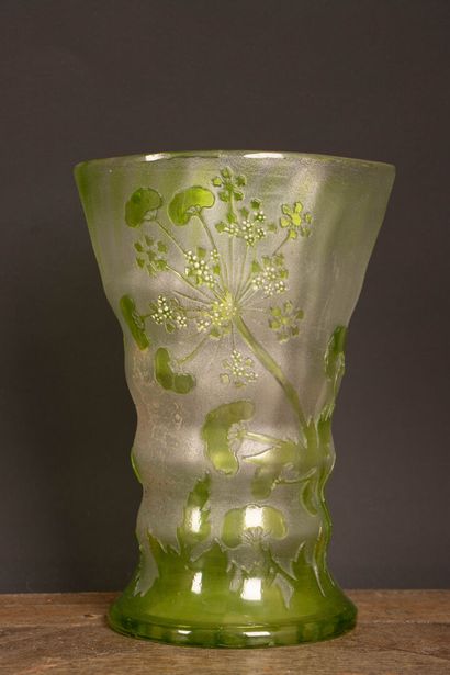 GALLÉ FACTORIES (1904–1936)
Flared-neck vase...