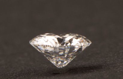 Diamond on paper, round brilliant cut.
Dimensions:...