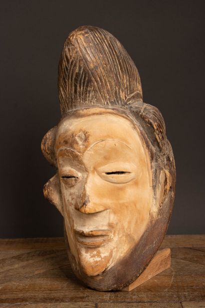 GABON - Punu Culture.
A facial mask known...