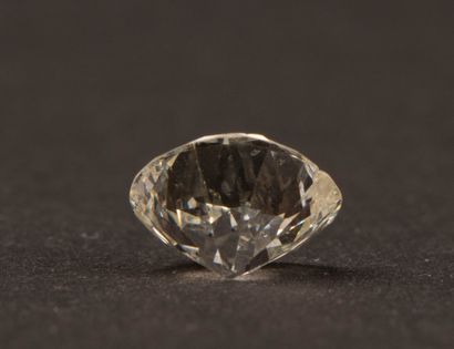 Antique cushion-cut diamond, 4.86 ct.
Dimensions:...
