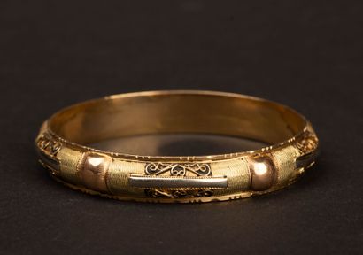 Solid gold bracelet with filigree decoration...