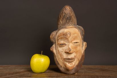 GABON - Punu Culture.
A facial mask known...